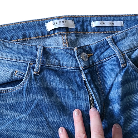 GUESS | SEXY CURVE JEANS RAW HEM | SIZE 29 - Picture 3 of 12